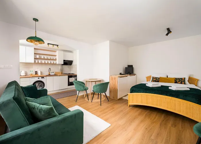 Francuska Deluxe By Bookinghost *